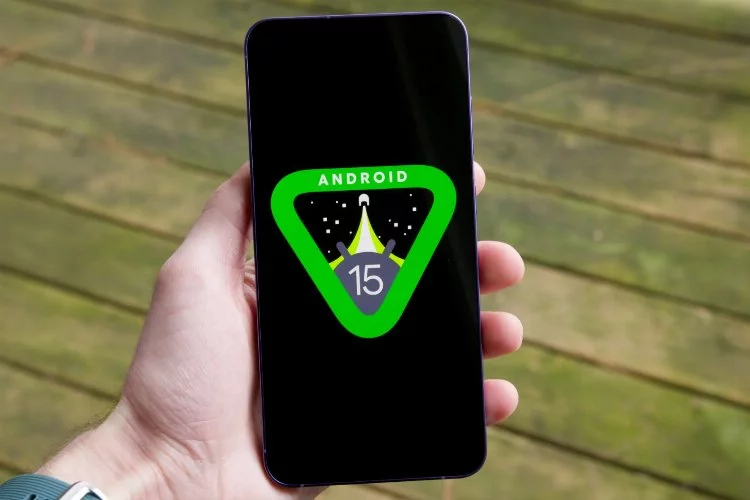 Göz yorgunluğunu azaltan devrim niteliğinde bir özellik: Android 15 ile gelen yenilik… Tüm uygulamaları karanlık moda geçirme