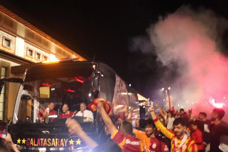 Rize'de Galatasaray'a coşkulu karşılama