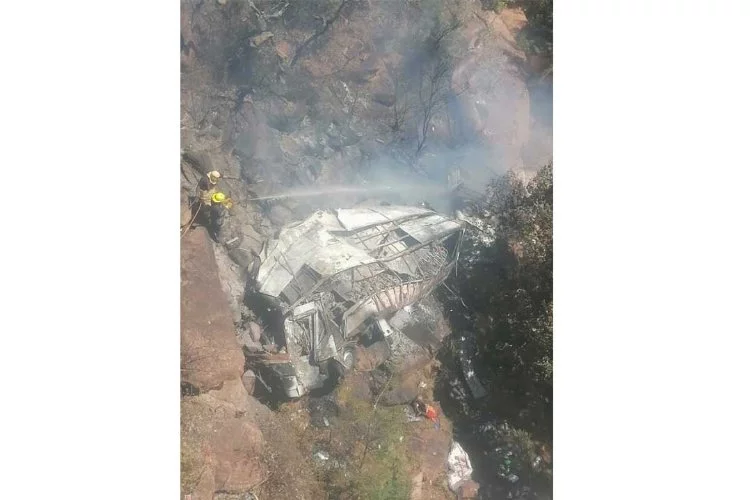 Güney Afrika’da feci kaza! Yolcu otobüsü şarampole yuvarlandı: 45 ölü