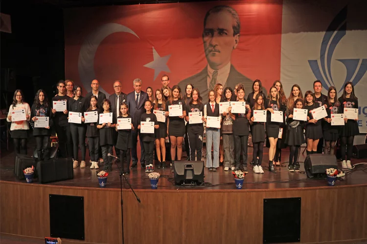 Güzelbahçeli gençlerden Atatürk'e özel müzikal saygı
