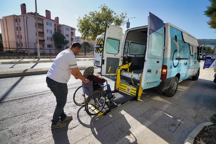 Gaziemir Belediyesi’nden hasta ve engellilere nakil hizmeti