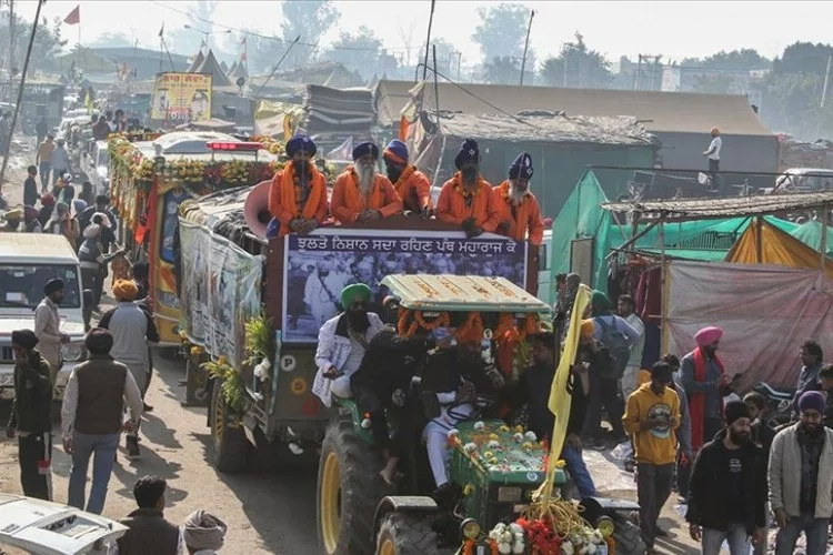 Hindistan'da çiftçiler protestolarını sürdürüyor