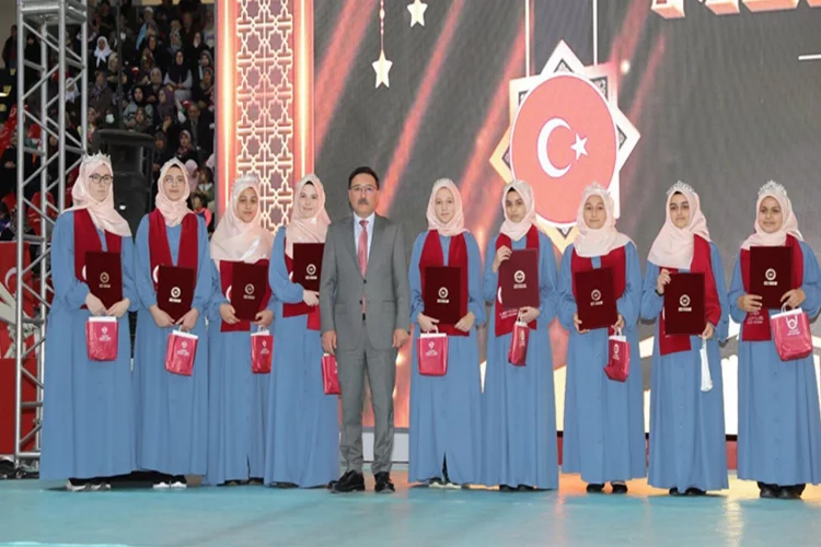 Kayseri'de hafızlık eğitimini tamamlayan öğrencilere icazet töreni yapıldı