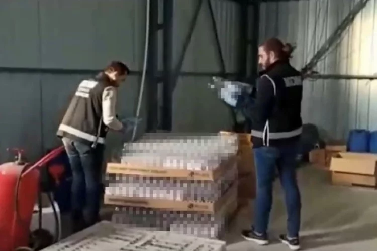İzmir’de tonlarca sahte etil alkol yakalandı