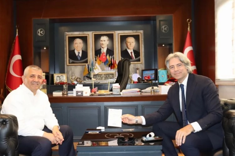 MHP'li başkandan Türk Kızılay İzmir'e bağış