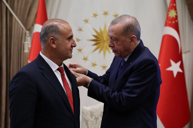 Rozetini, Cumhurbaşkanı Erdoğan'dan aldı