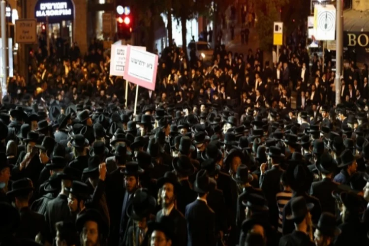 İsrail'de açık alanlarda maske zorunluluğu kaldırıldı