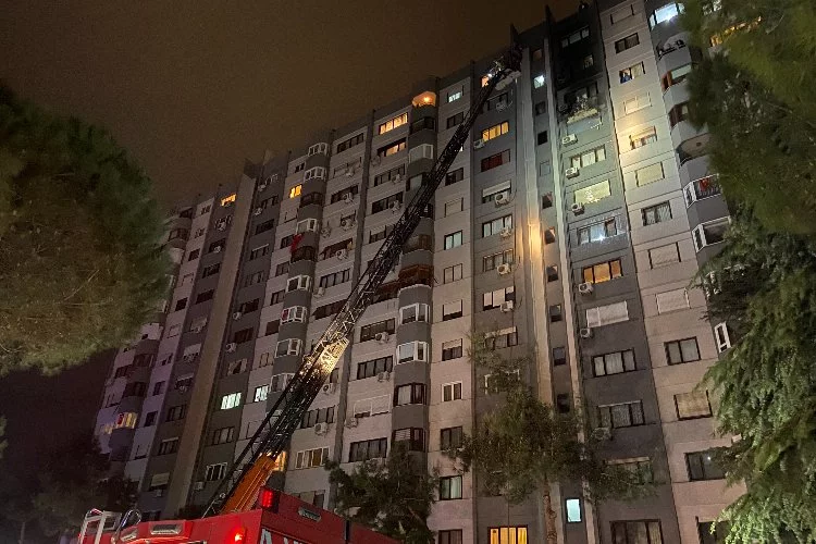 İstanbul'da 15 katlı binada yangın paniği
