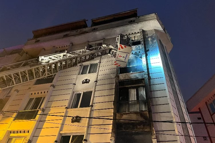 İstanbul'da 4 katlı binada korkutan yangın