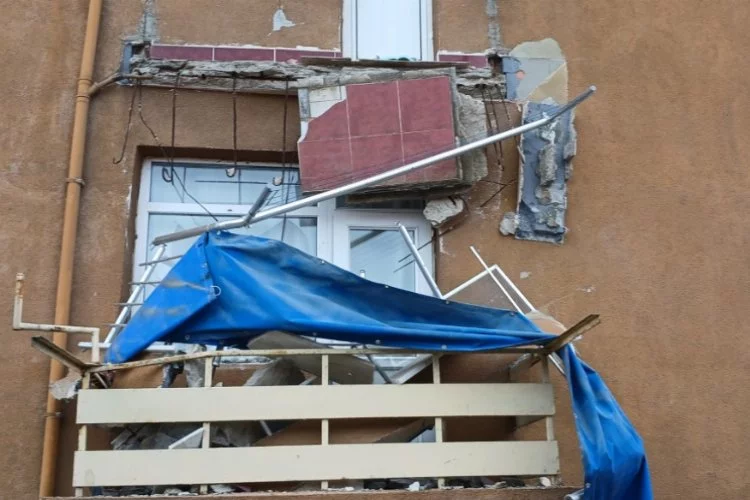 İstanbul’da balkonu çöken 6 katlı binanın tahliyesine karar verildi