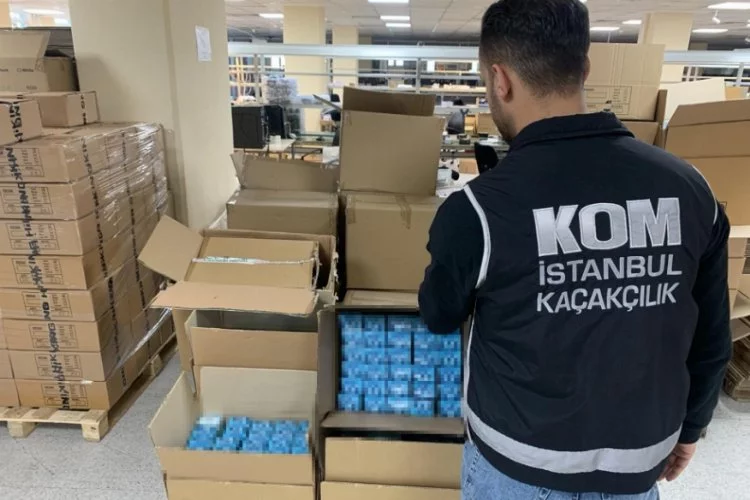İstanbul'da kaçakçılık operasyonu: Milyonluk telefonlar ele geçirildi