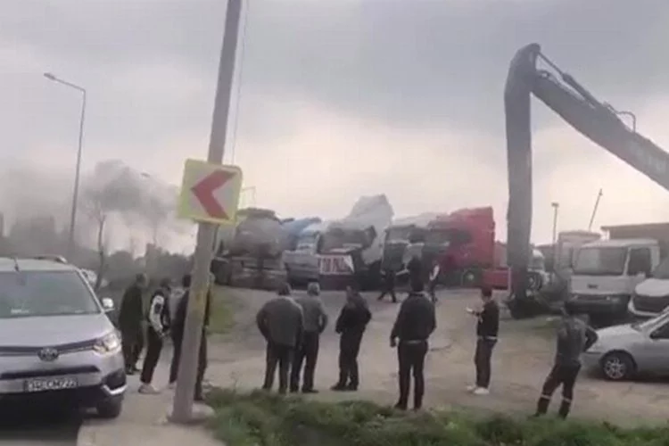 İstanbul’da korku dolu bekleyiş: Akaryakıt tankerinde yangın