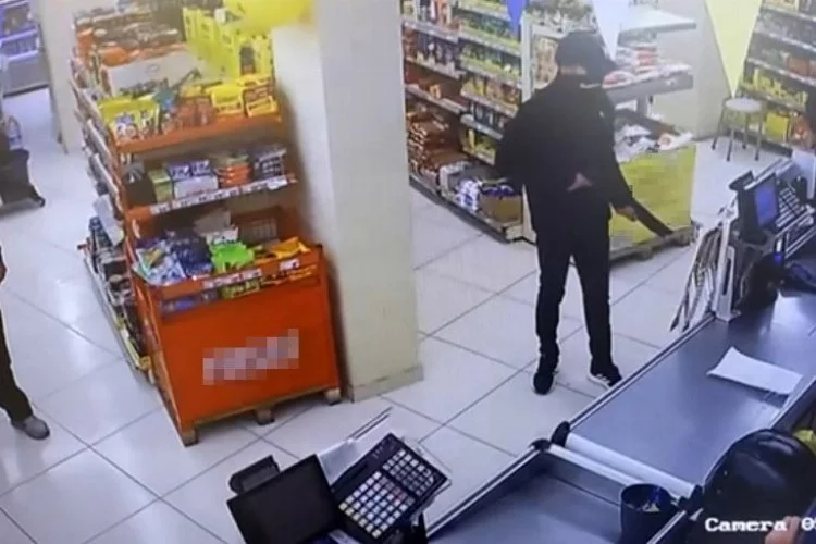 İstanbul'da pompalı tüfekle markete dalan gaspçılar neye uğradıklarını şaşırdı