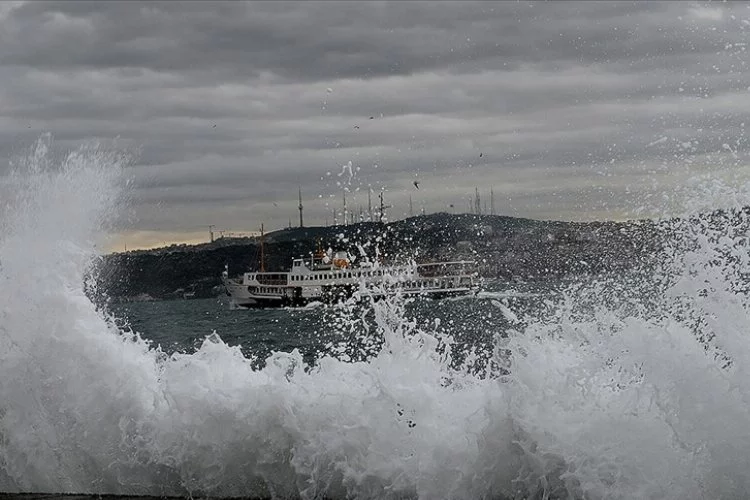 İstanbul'da vapur seferlerine hava engeli