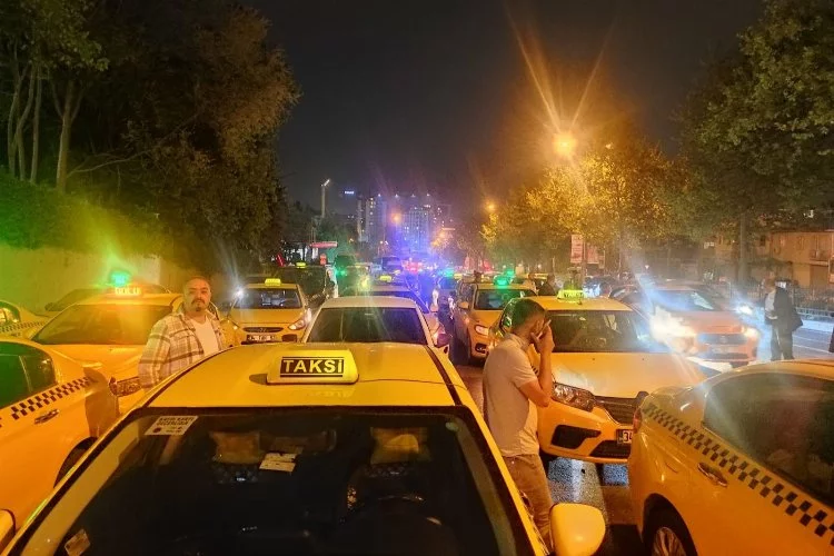 İstanbul'daki taksici cinayetinin ardından meslektaşları sokağa döküldü: Azrailimizi yanımızda taşıyoruz