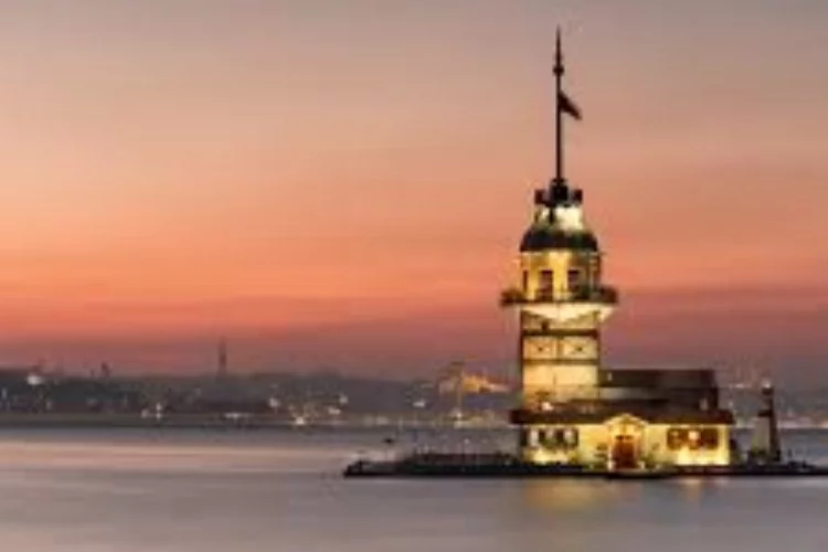 İstanbul’un simgesi kız kulesi bir ay önce açılmıştı yeniden kapatılıyor