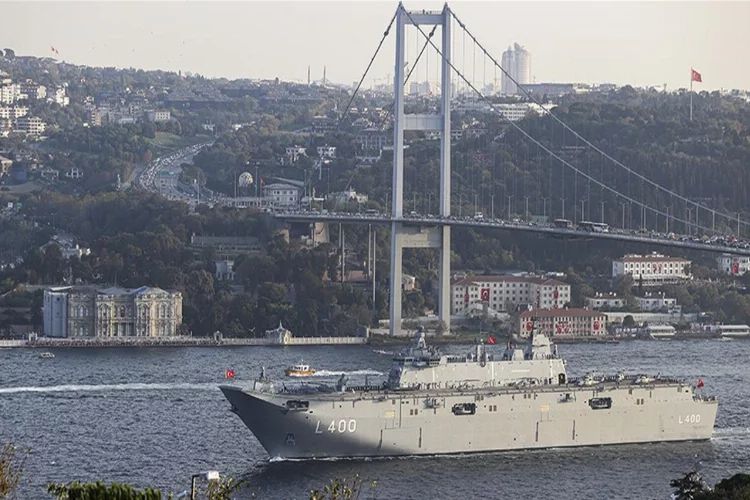 İstanbul'da tarihi geçit töreni: Türk donanması nefes kesti