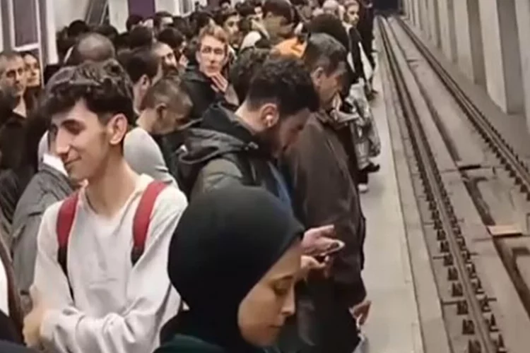İstanbul’da metro arızalandı!