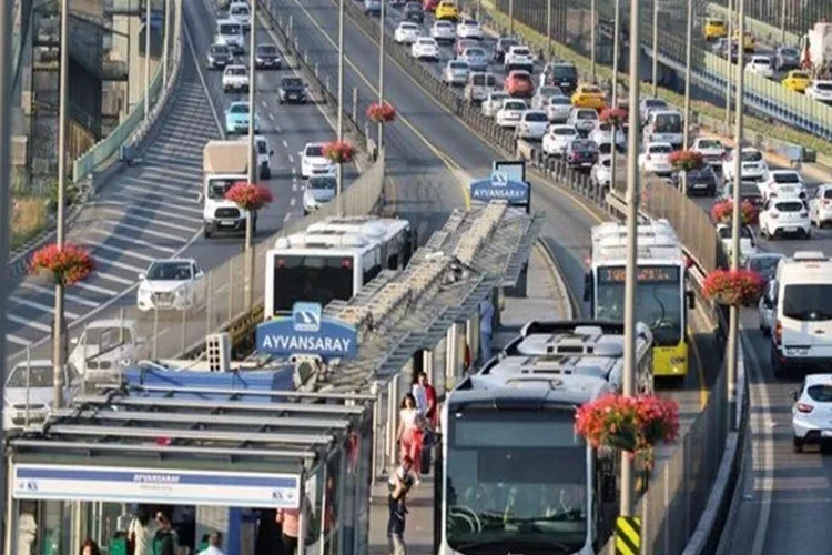 İstanbullulara hafta sonu toplu taşıma müjdesi