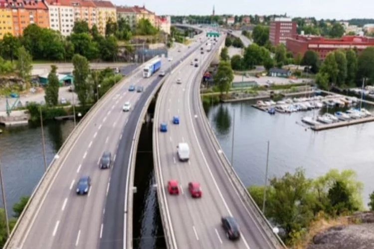 İsveç bir ilke imza atıyor: Elektrikli araçlar hareket halindeyken şarj edilebilecek