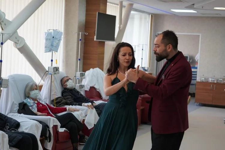 İzmir’de hastanede ‘tango’ ile moral