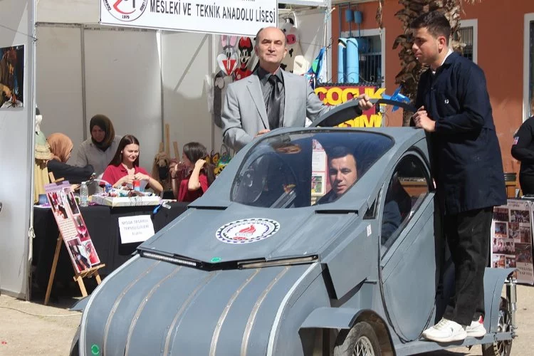 İzmir'de lise öğrencilerinden elektrikli araç
