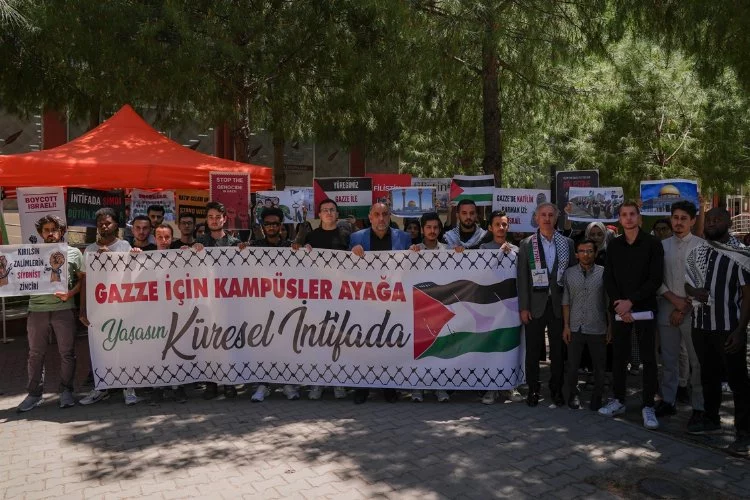 İzmir'de üniversite öğrencileri Filistin nöbeti başlattı