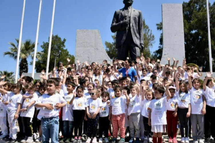 İzmir’de yüzlerce çocuk iyilik peşinde koştu