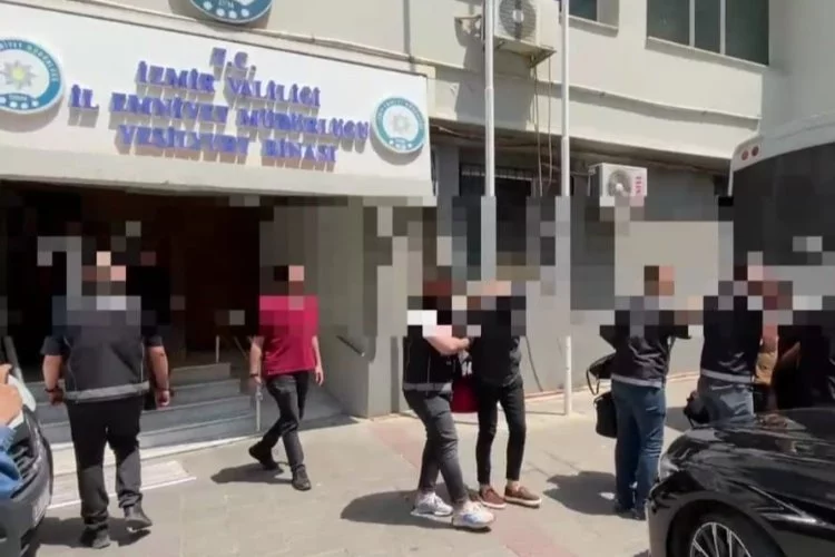 İzmir’deki gece kulübüne uyuşturucu baskınında polisler de dahil çok sayıda kişi tutukladı