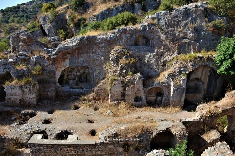 İzmir'deki Yedi Uyuyanlar Mağarası nerede? Nasıl Gidilir?
