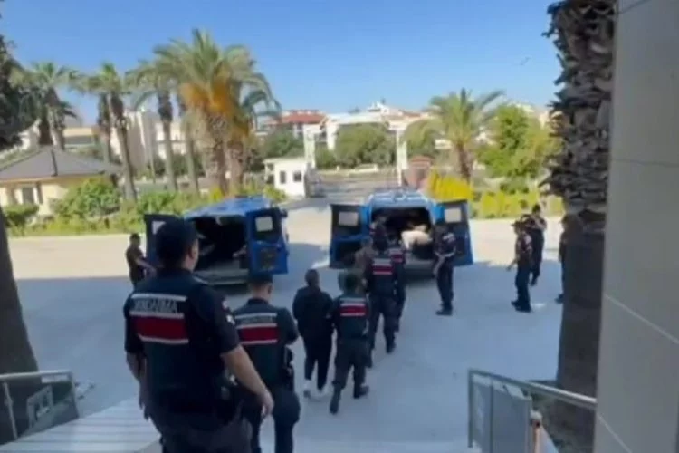 İzmir haber: 17 göçmen kaçakçılığı organizatörü tutuklandı