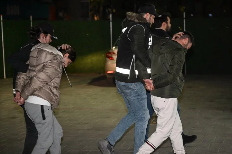 İzmir haber: 2,5 milyar lira vurgun ile ortadan kaybolan Sedat Ocakçı ve eşi İzmir'e getirildi