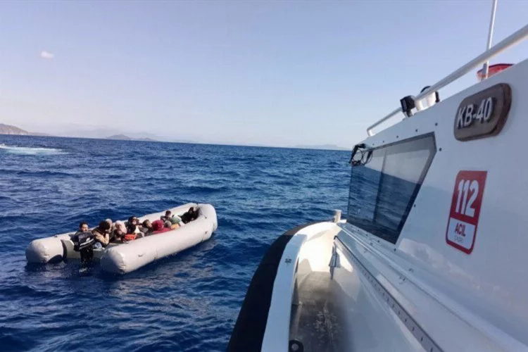 İzmir Haber: Dikili açıklarında 60 düzensiz göçmen kurtarıldı