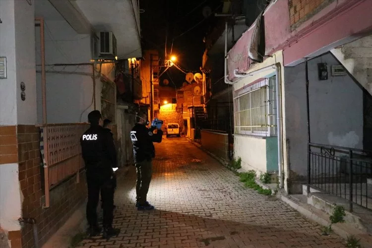 İzmir Haber: Evinde bıçaklı saldırıya uğrayan kişi hastanede yaşamını yitirdi