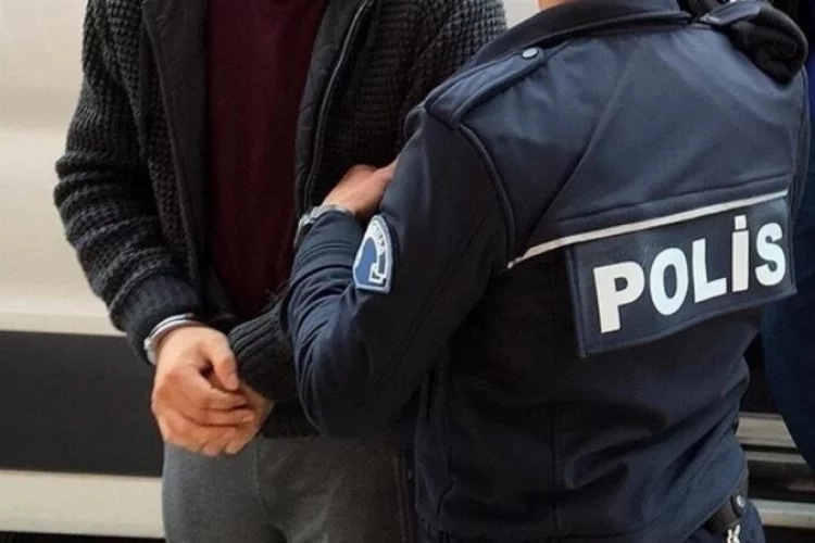 İzmir haber: Bayraklı’da kesinleşmiş hapiz cezası bulunan şahıs kıskıvrak yakalandı