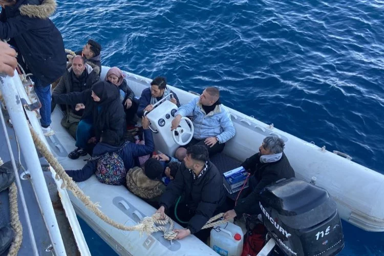 İzmir Haber: Karasularımızda 92 düzensiz göçmen yakalanırken, 69 göçmen kurtarıldı