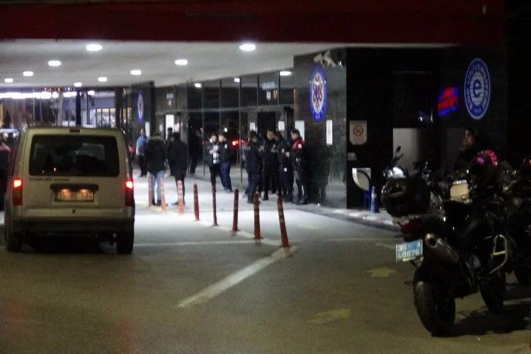 İzmir haber: Şüpheli araç kovalamacası polislerin kazasıyla son buldu