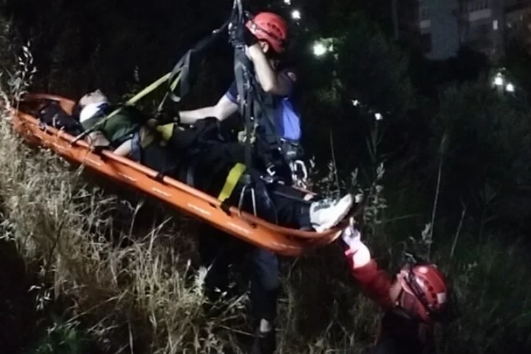 İzmir haber: Yamaçtan düşen genç kızın imdadına itfaiye ekipleri koştu
