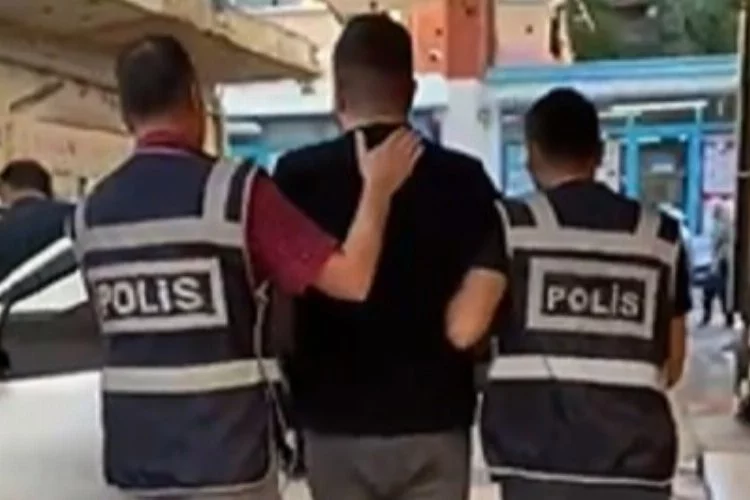 İzmir haber: Yasa dışı silah ticareti yapan sevgililer yakalandı