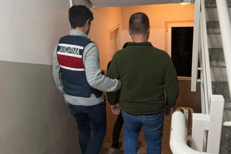 İzmir merkezli FETÖ operasyonu: 8 ilde 11 gözaltı