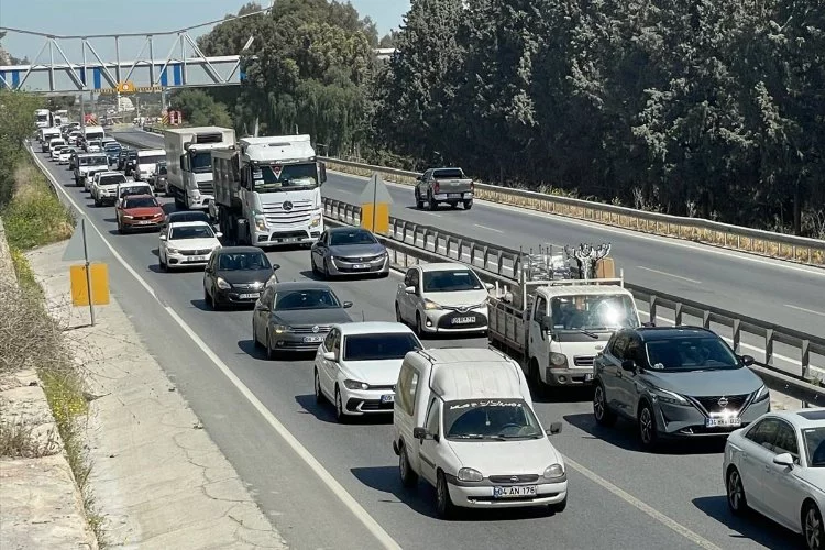 İzmir ve Aydın'da turizm güzergahlarında trafik akışı yavaşladı