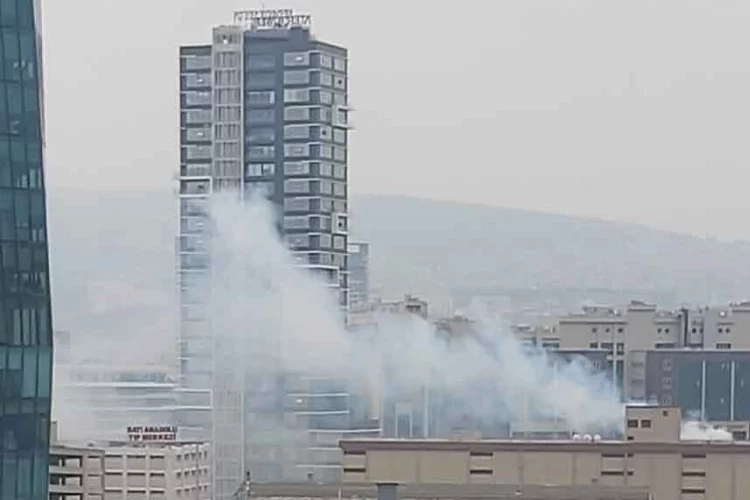 İzmir'de yangın, paniğe yol açtı