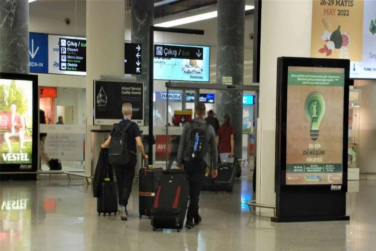 İzmir Adnan Menderes Havalimanında 11 ayda 9 milyonu aşkın yolcuya hizmet verildi