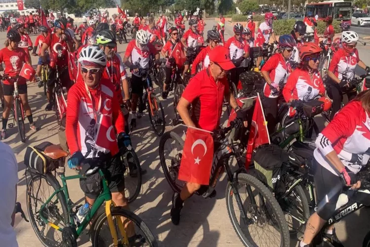 İzmir Gazeteciler Cemiyeti Cumhuriyet’in 100. Yılı için pedal çevirdi
