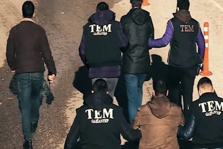 İzmir'de FETÖ operasyonu: 94 gözaltı