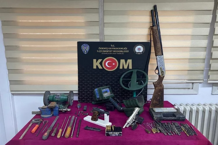İzmir’de kurusıkıdan tabanca yapan 2 şüpheli yakalandı