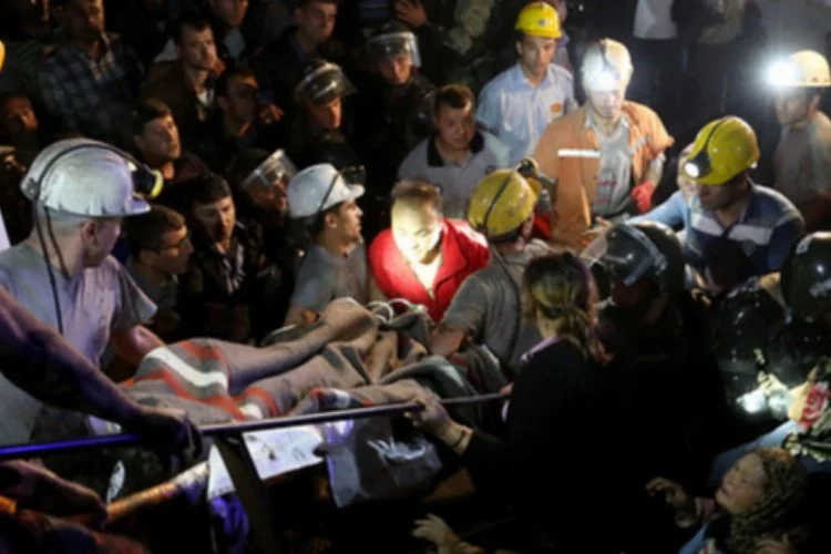 İzmirli başkanlar Soma’da hayatını kaybeden maden işçilerini andı