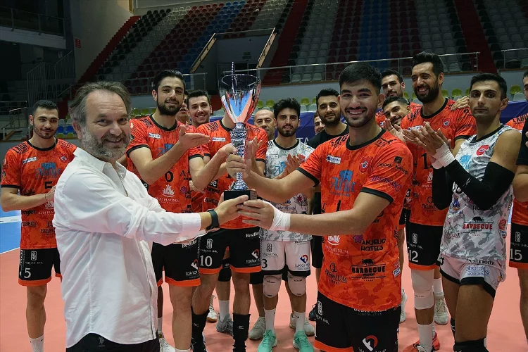 TSYD İzmir Voleybol Turnuvası'nda şampiyon Alanya oldu