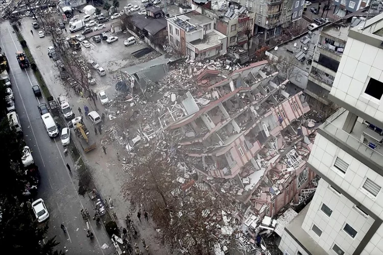 Depremlerde yıkılan binalarla ilgili tutuklu sayısı 203'e yükseldi