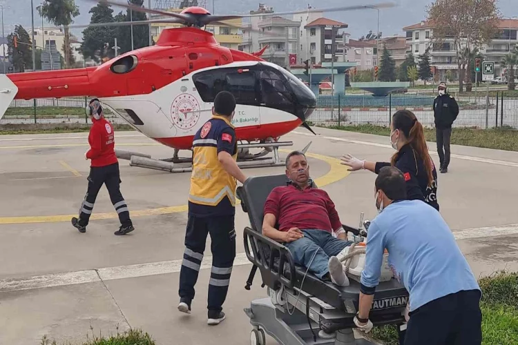 Kalp krizi geçiren adamın yardımına ambulans helikopter yetişti